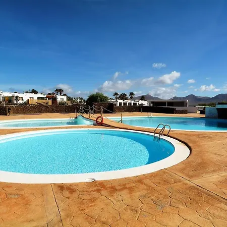 Apartment Valparadise Playa Blanca Share Pool!